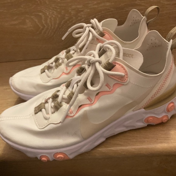 Tons of shoes - Picture 7 of 14